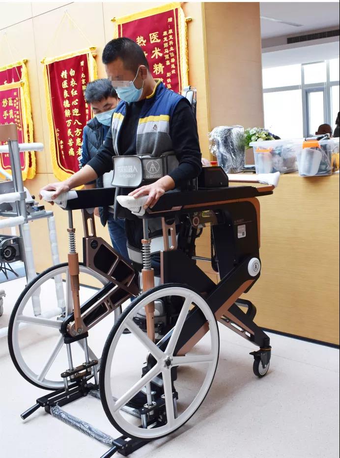 什么是康复机器人【康复科资讯】下肢康复外骨骼机器人----让瘫痪患者站起来！_https://www.jmylbn.com_新闻资讯_第3张